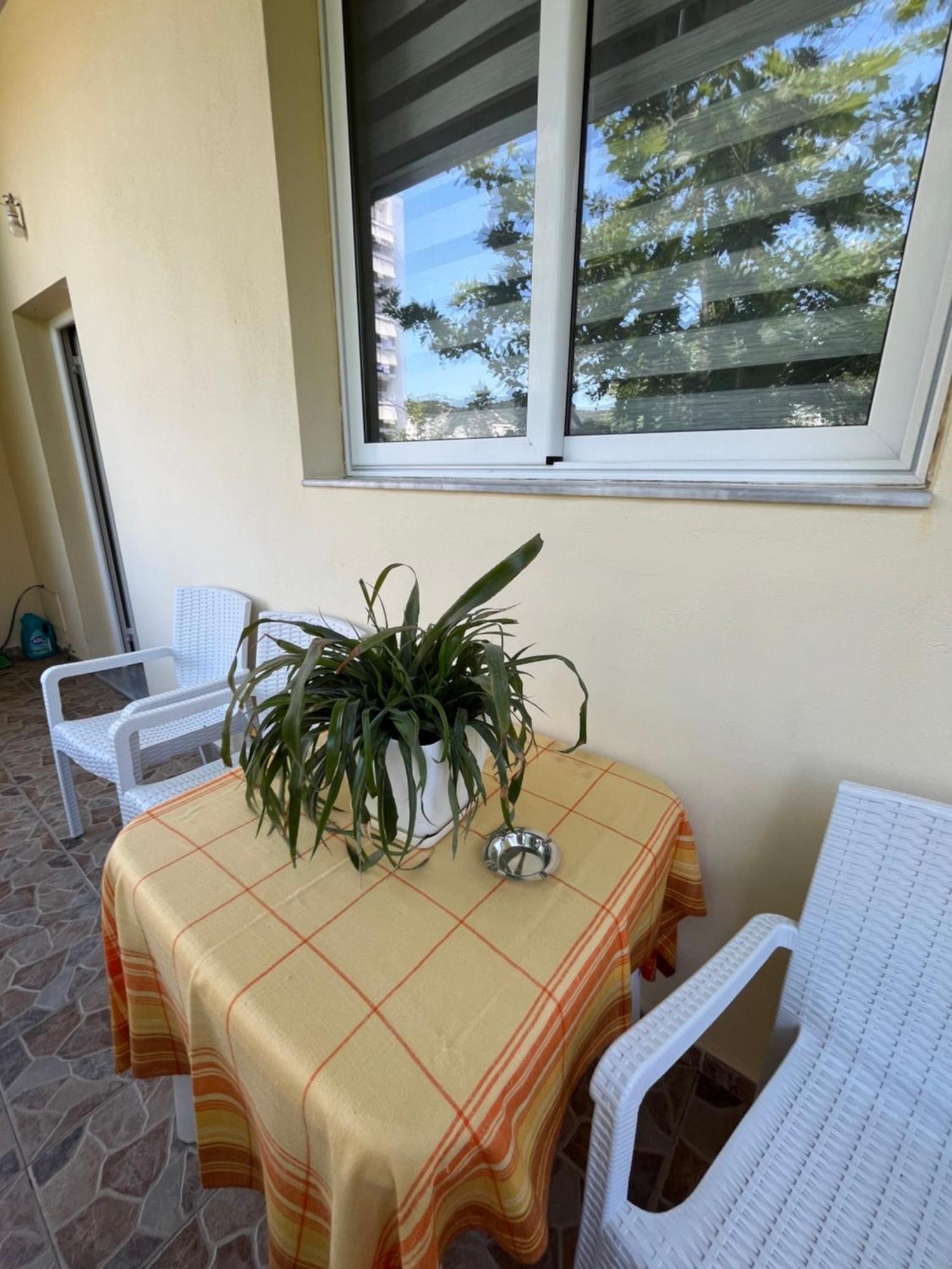 Iljazi'S Apartaments Vlorë Exterior foto