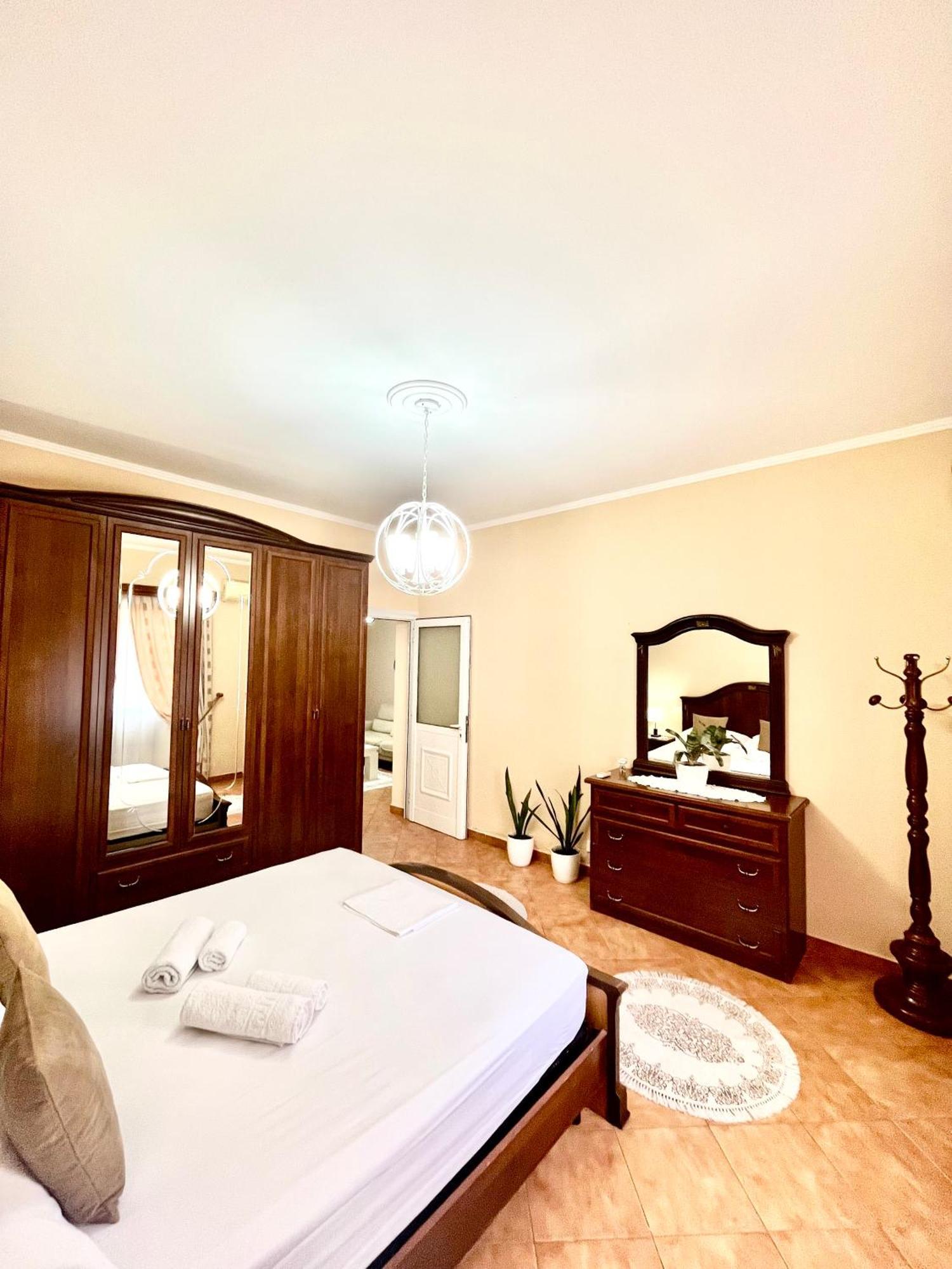 Iljazi'S Apartaments Vlorë Exterior foto