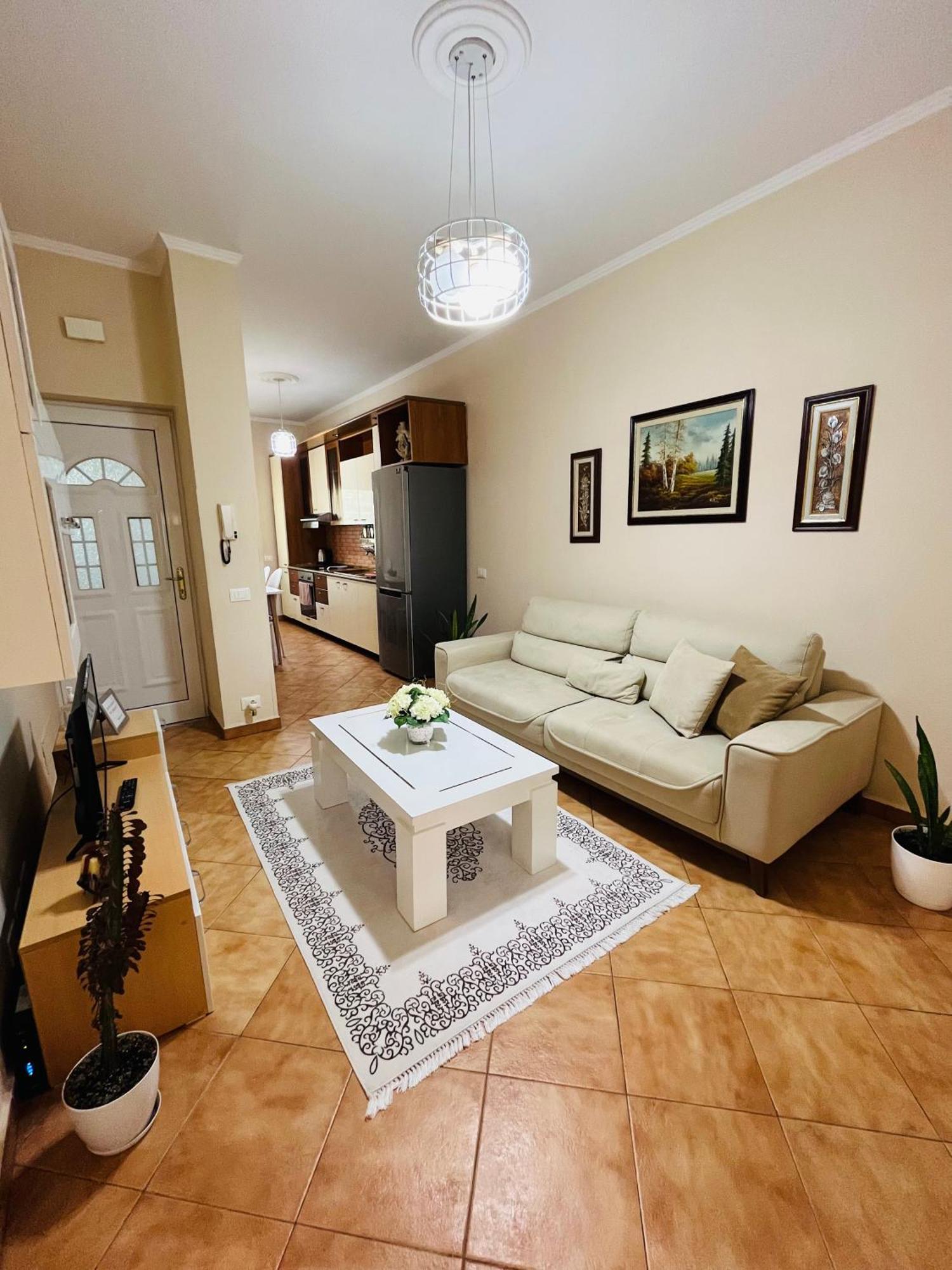 Iljazi'S Apartaments Vlorë Exterior foto