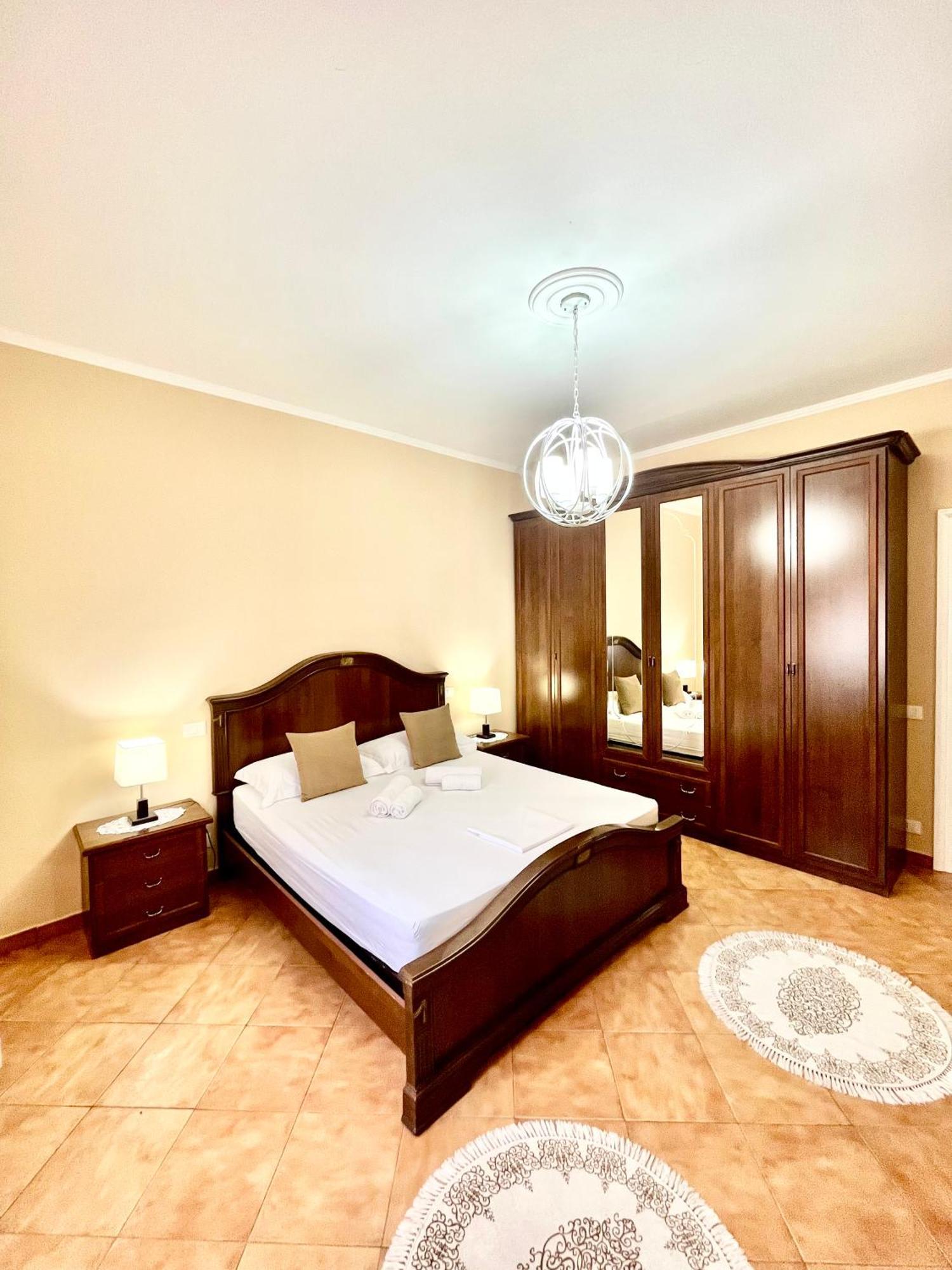 Iljazi'S Apartaments Vlorë Exterior foto